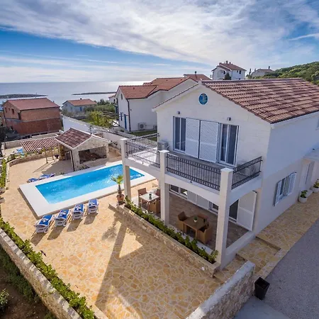 Villa Temida Villa *