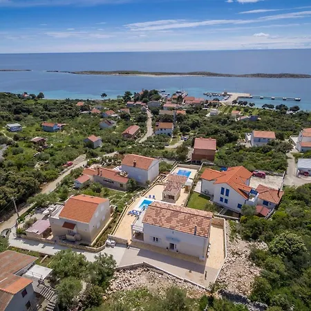 Villa Temida Vila *