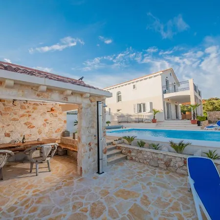 Vila Villa Temida *